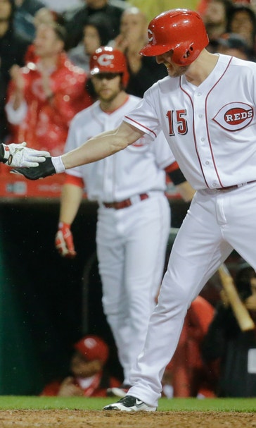 Barnhart's homer lifts Reds to 3-2 victory over Pirates